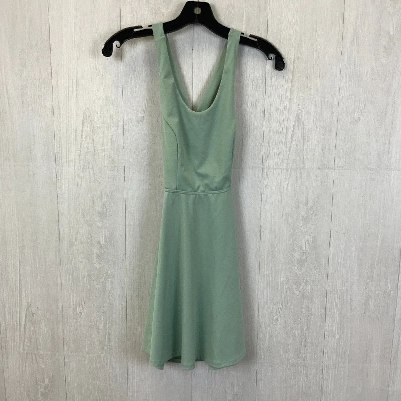 Athletic Dress By Clothes Mentor In Green, Size: Xs