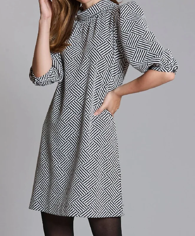 Vickey Jacquard Dress In Graphic Black/white