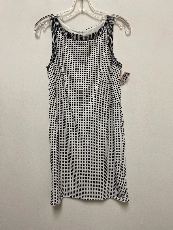 Dress Casual Short By Ann Taylor In Black & White, Size: S