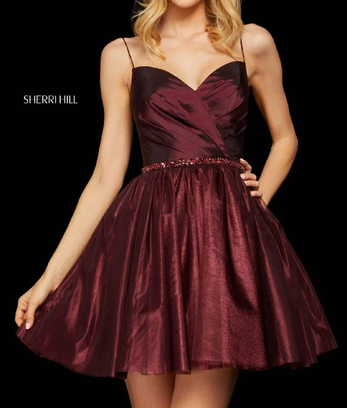 Cocktai Ruched Dress In Dark Wine