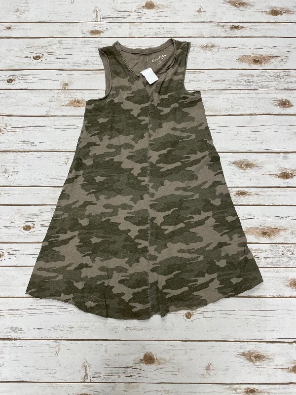 Dress Casual Short By Universal Thread In Camouflage Print, Size: Xs