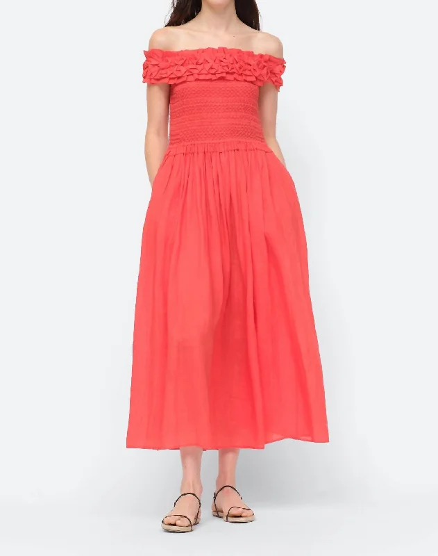 Frida Solid Strapless Dress In Red